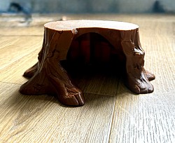 Log shaped reptile hide with basket top